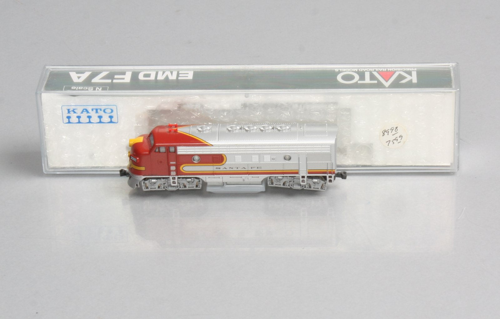 Kato 176-2113 N Scale Santa Fe F7A Powered Diesel Locomotive LN/Box