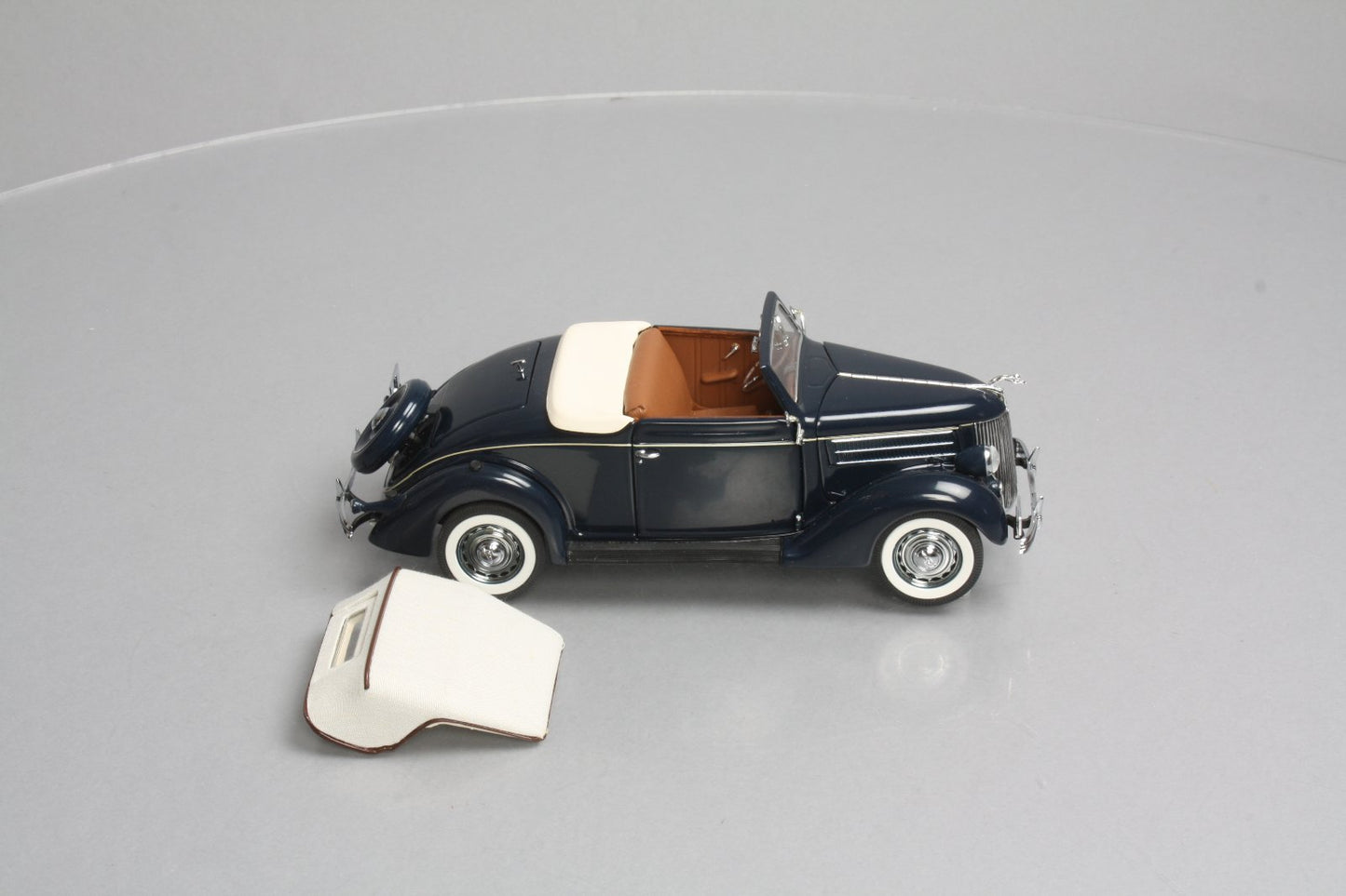 Danbury Mint 1:24 Scale Black W/Brown Interior '36 Ford Deluxe Cabriolet Diecast
