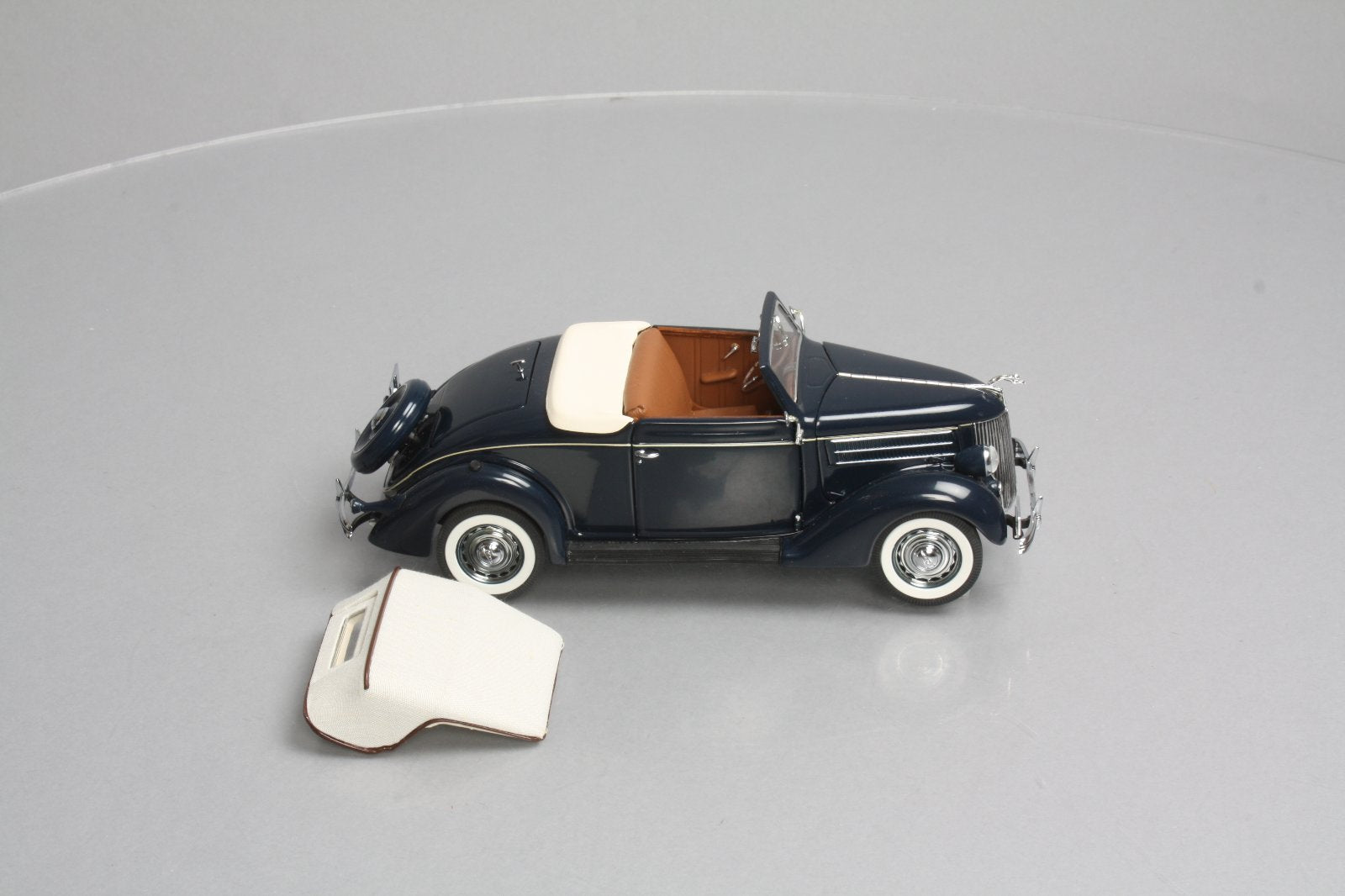 Danbury Mint 1:24 Scale Black W/Brown Interior '36 Ford Deluxe Cabriolet Diecast