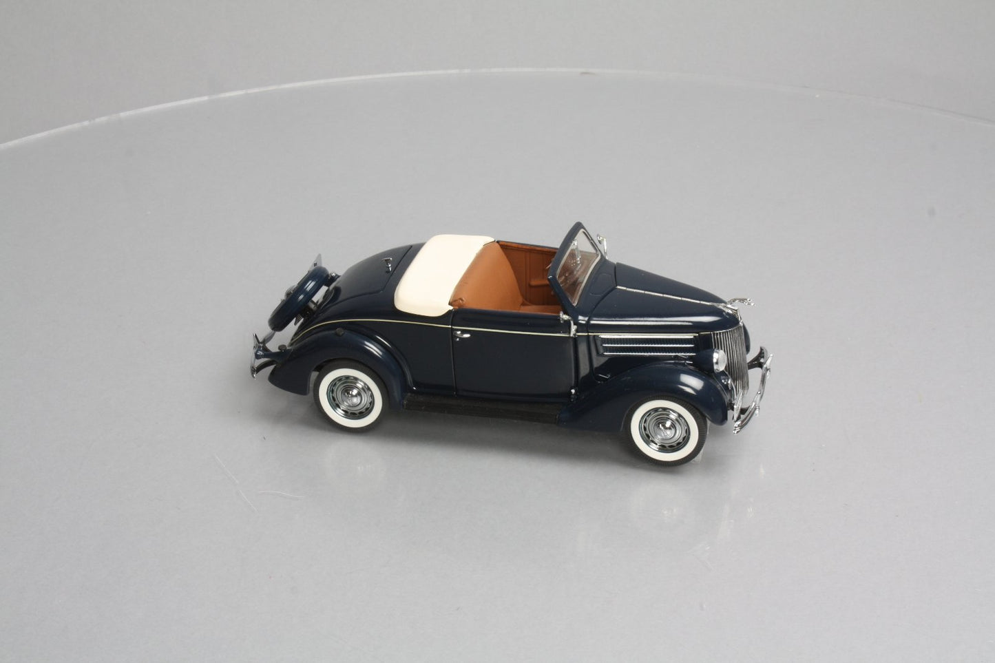 Danbury Mint 1:24 Scale Black W/Brown Interior '36 Ford Deluxe Cabriolet Diecast