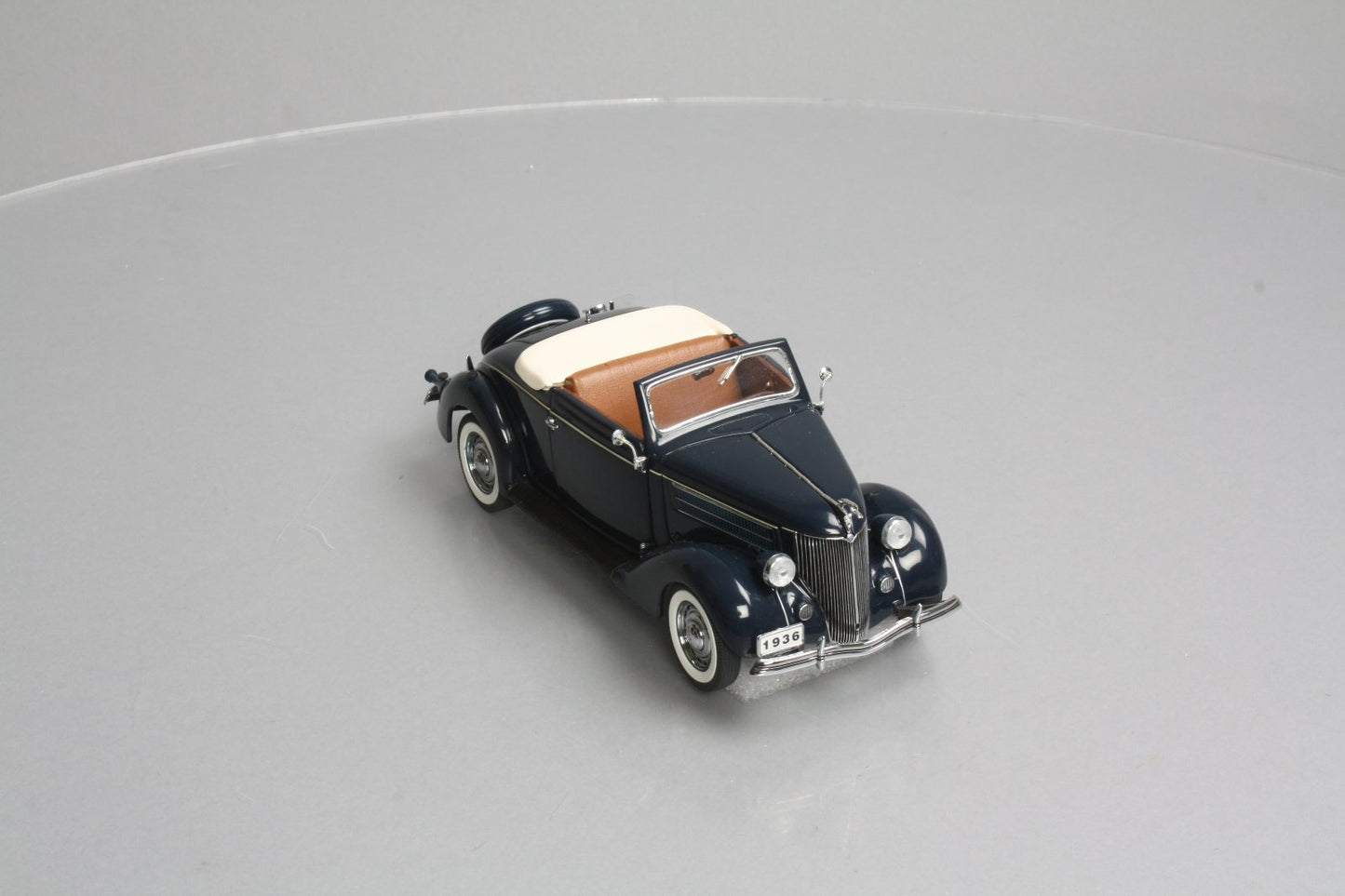 Danbury Mint 1:24 Scale Black W/Brown Interior '36 Ford Deluxe Cabriolet Diecast