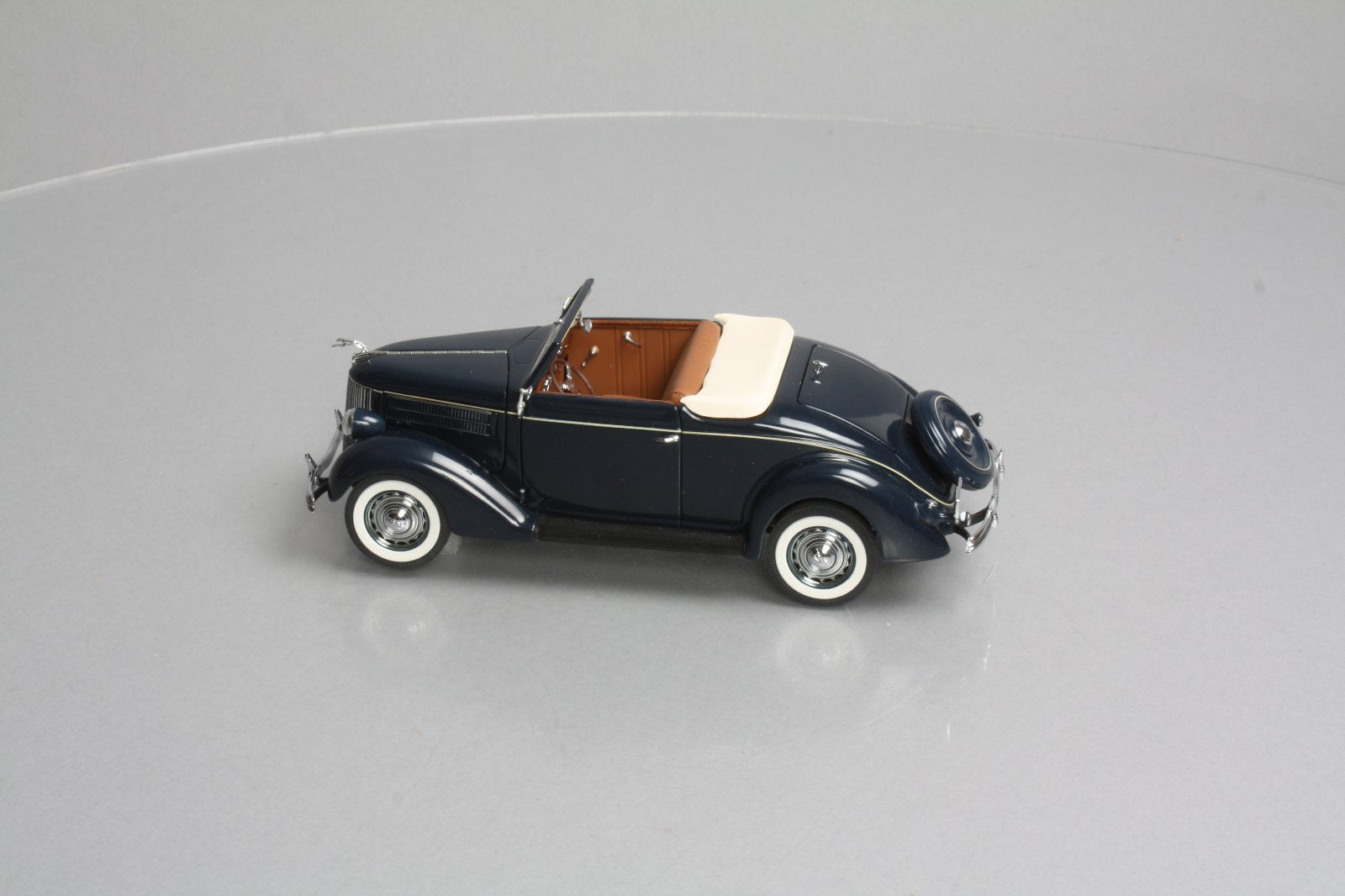 Danbury Mint 1:24 Scale Black W/Brown Interior '36 Ford Deluxe Cabriolet Diecast