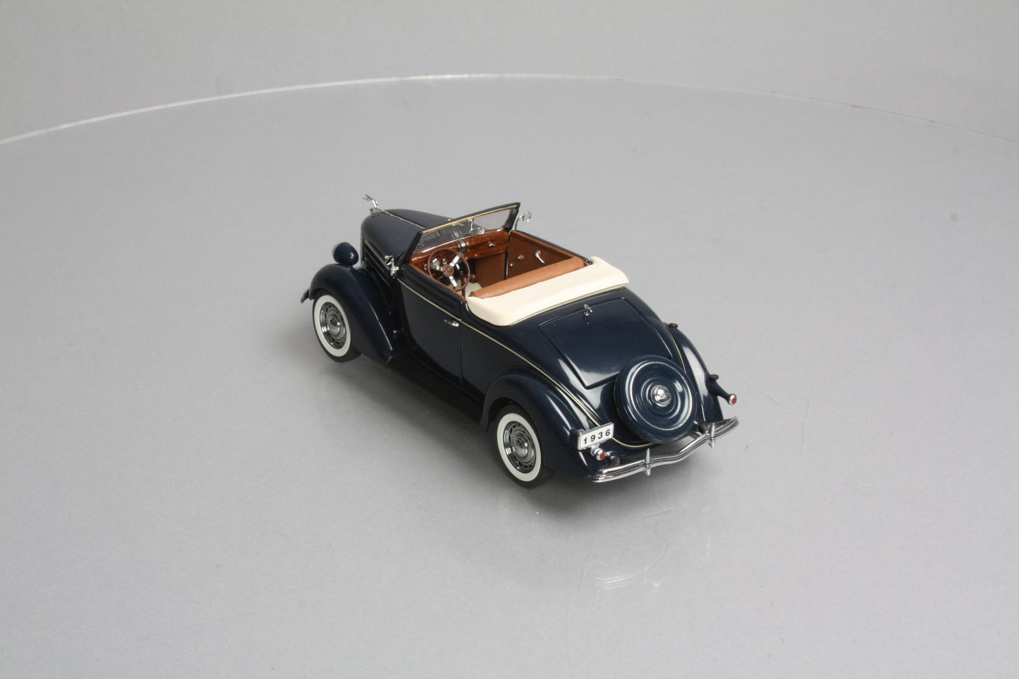 Danbury Mint 1:24 Scale Black W/Brown Interior '36 Ford Deluxe Cabriolet Diecast