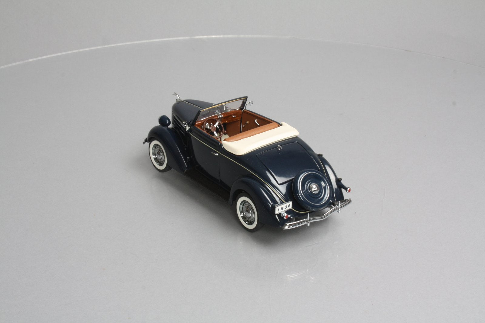 Danbury Mint 1:24 Scale Black W/Brown Interior '36 Ford Deluxe Cabriolet Diecast