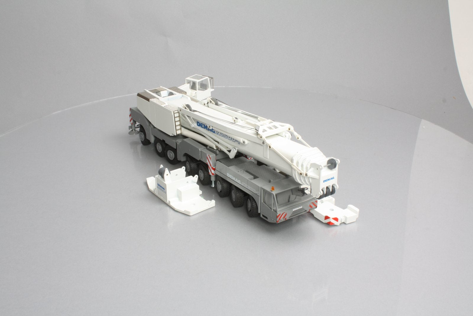 Conrad 2095 1:50 DEMAG AC 500-1 Mobile Telscoping Boom Crane LN/Box