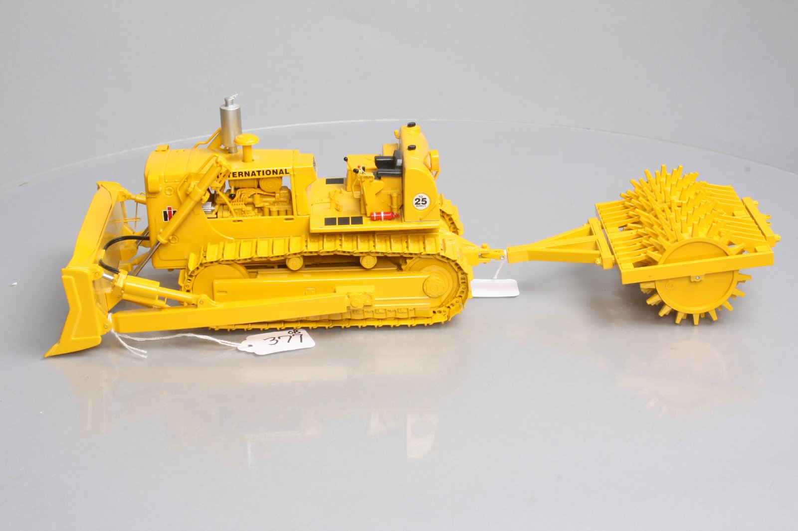 First Gear 70-0155 1:25 International Harvester TD-25 Crawler with Compactor