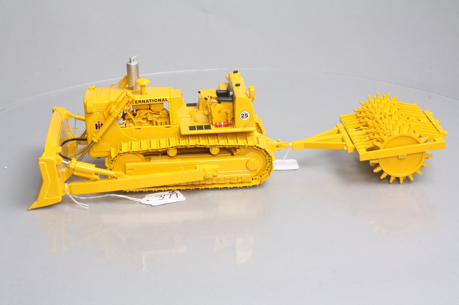 First Gear 70-0155 1:25 International Harvester TD-25 Crawler with Compactor