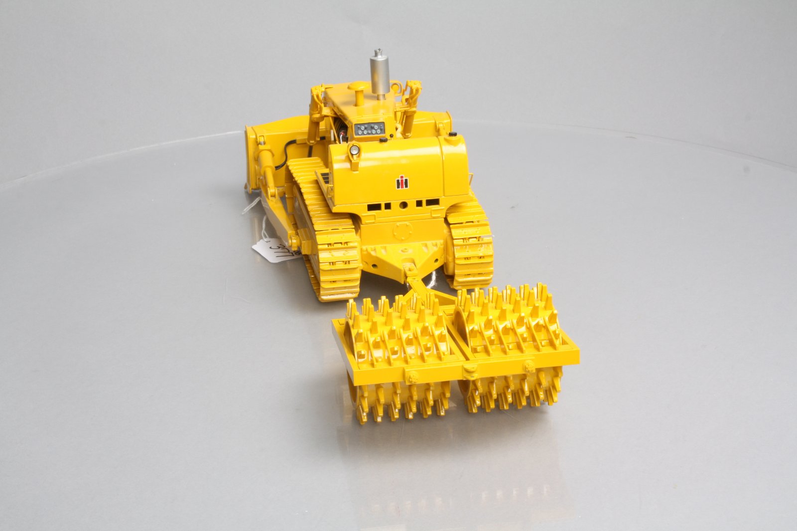 First Gear 70-0155 1:25 International Harvester TD-25 Crawler with Compactor
