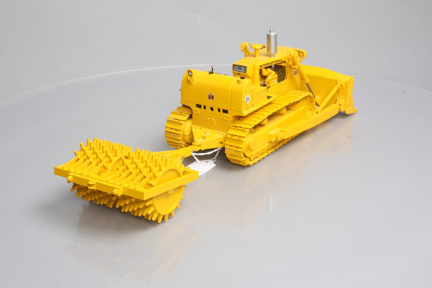 First Gear 70-0155 1:25 International Harvester TD-25 Crawler with Compactor