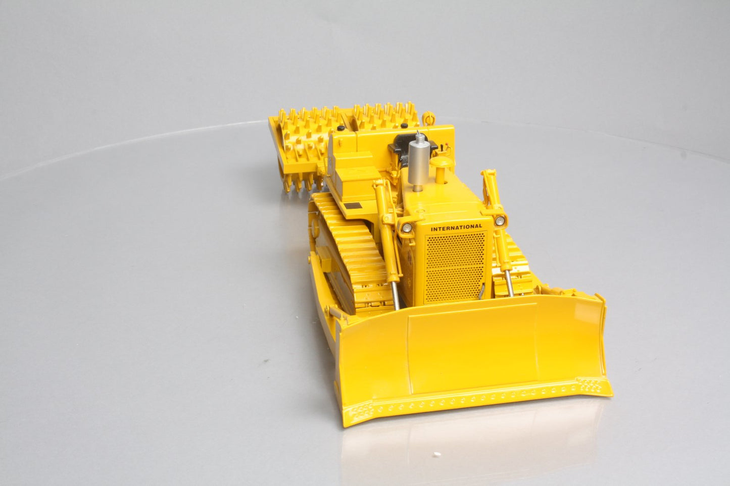 First Gear 70-0155 1:25 International Harvester TD-25 Crawler with Compactor