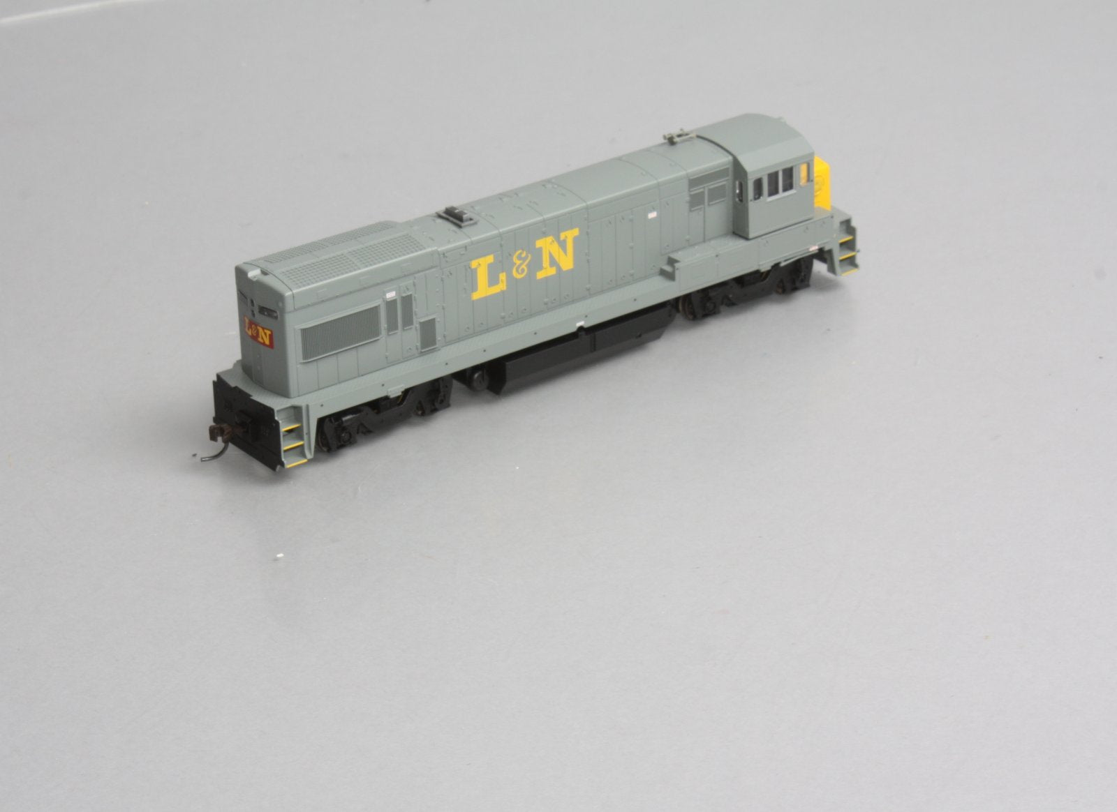Atlas 8672 HO Scale Louisville & Nashville GE U23B Diesel Locomotive LN/Box