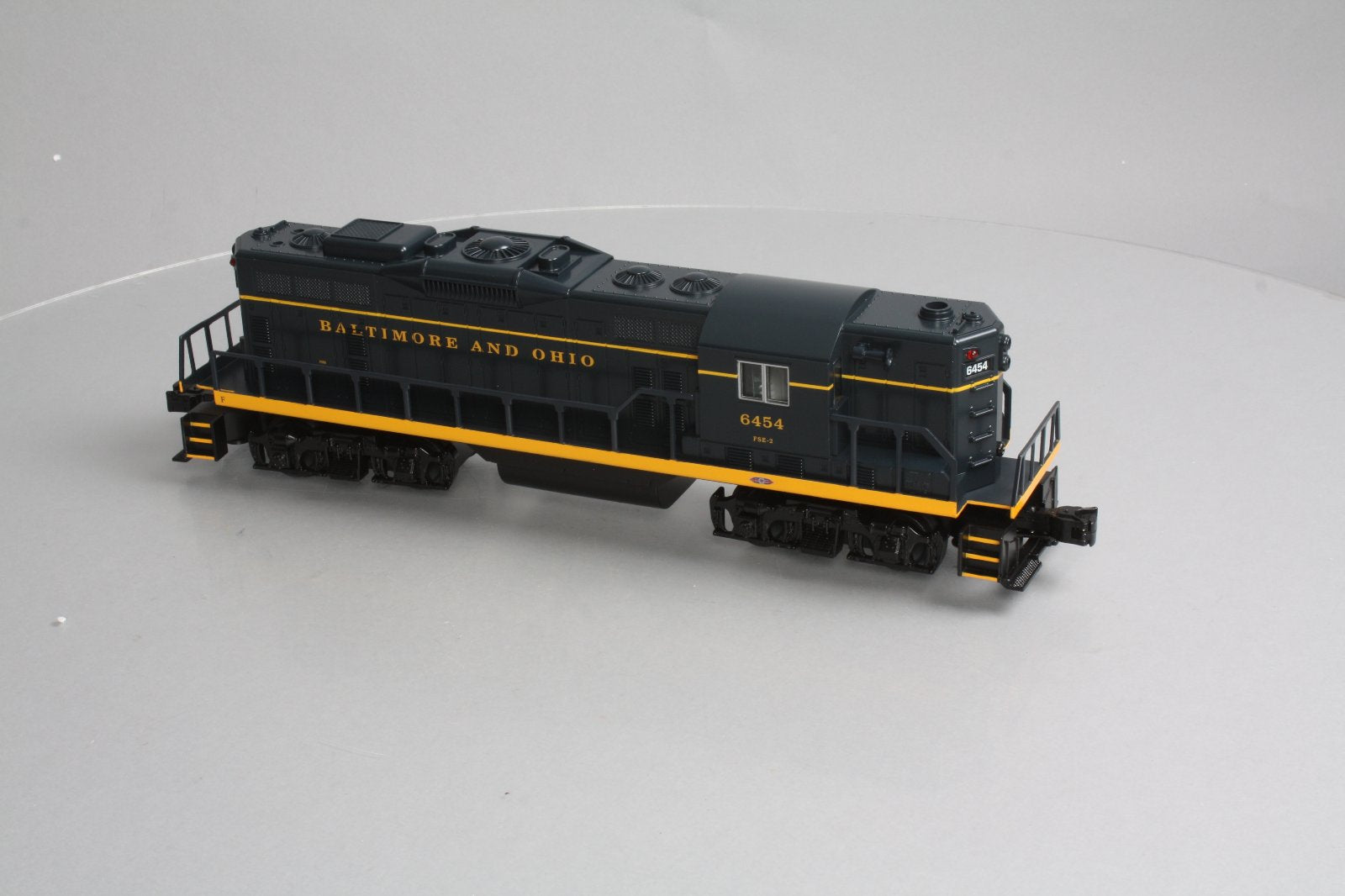 Williams 21452 O Gauge Baltimore & Ohio Powered GP-9 Diesel Locomotive #6454