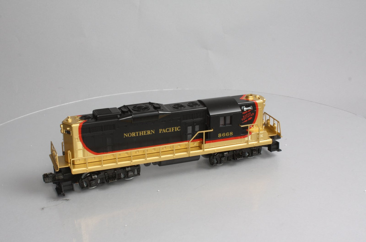 Lionel 6-8668 O Gauge Northern Pacific GP-9 Non-Powered Diesel Locomotive LN/Box