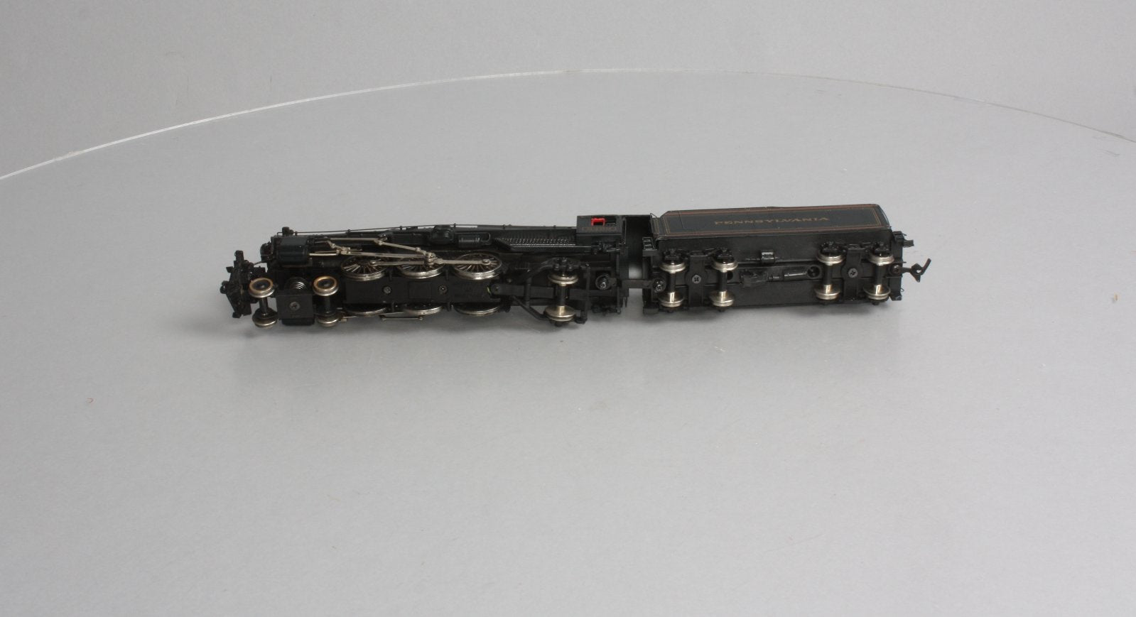 Bachmann 84002 HO Pennsylvania Multistripe K4 Pacific Steam Locomotive & Tender EX/Box