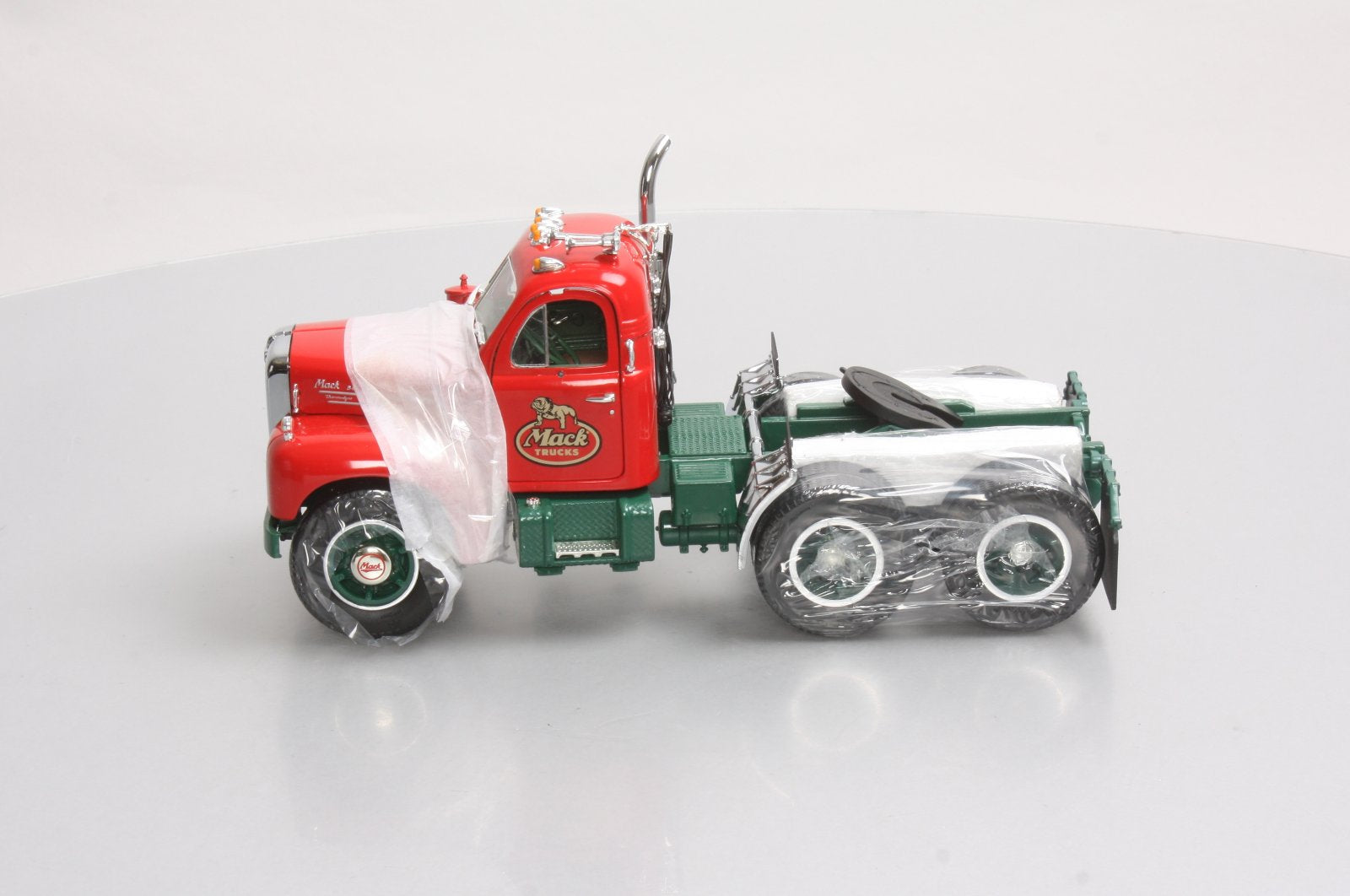 First Gear 40-0001 1:25 1960 Mack Model B-61 Museum Edition Tractor LN/Box
