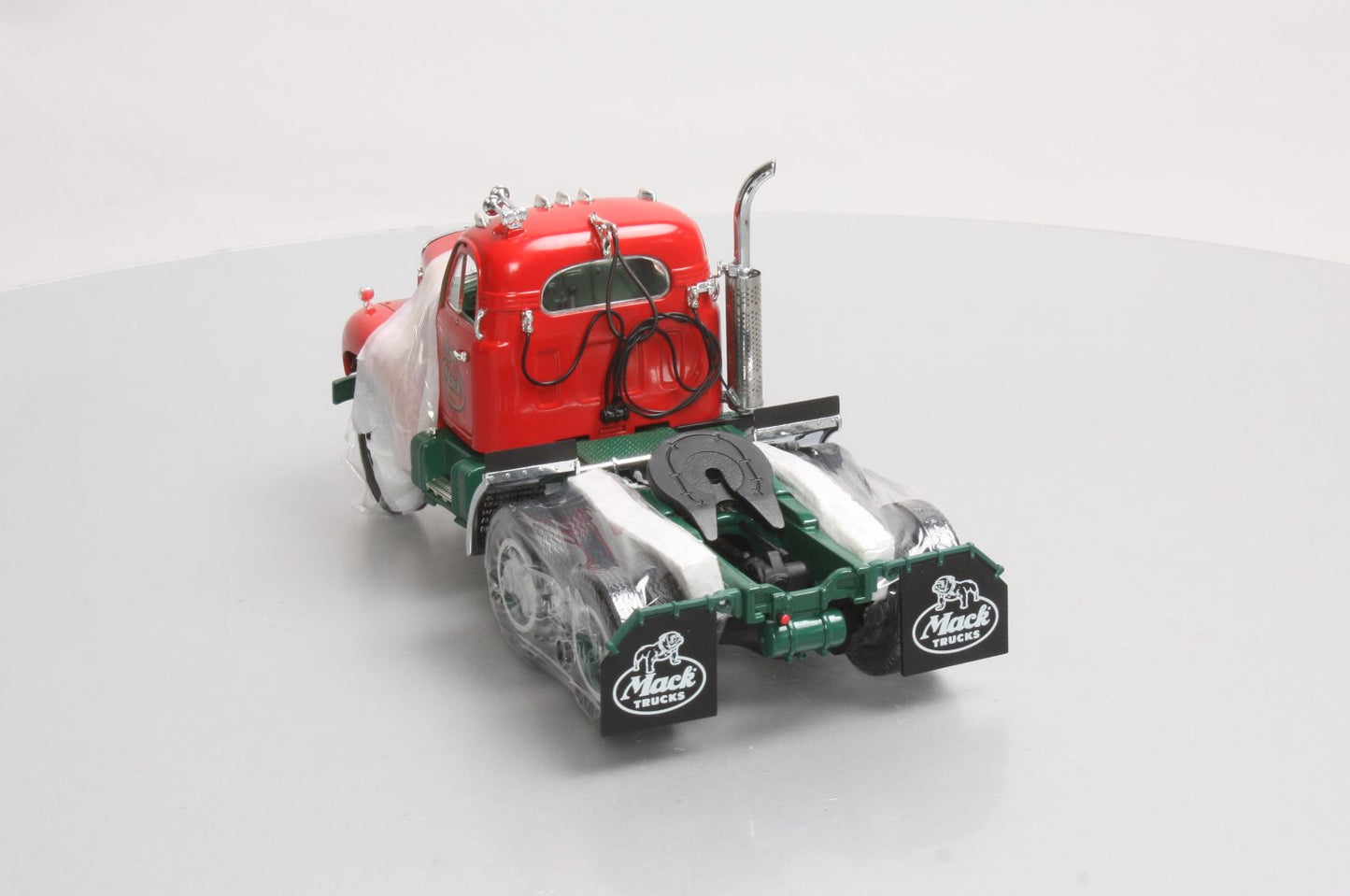 First Gear 40-0001 1:25 1960 Mack Model B-61 Museum Edition Tractor LN/Box