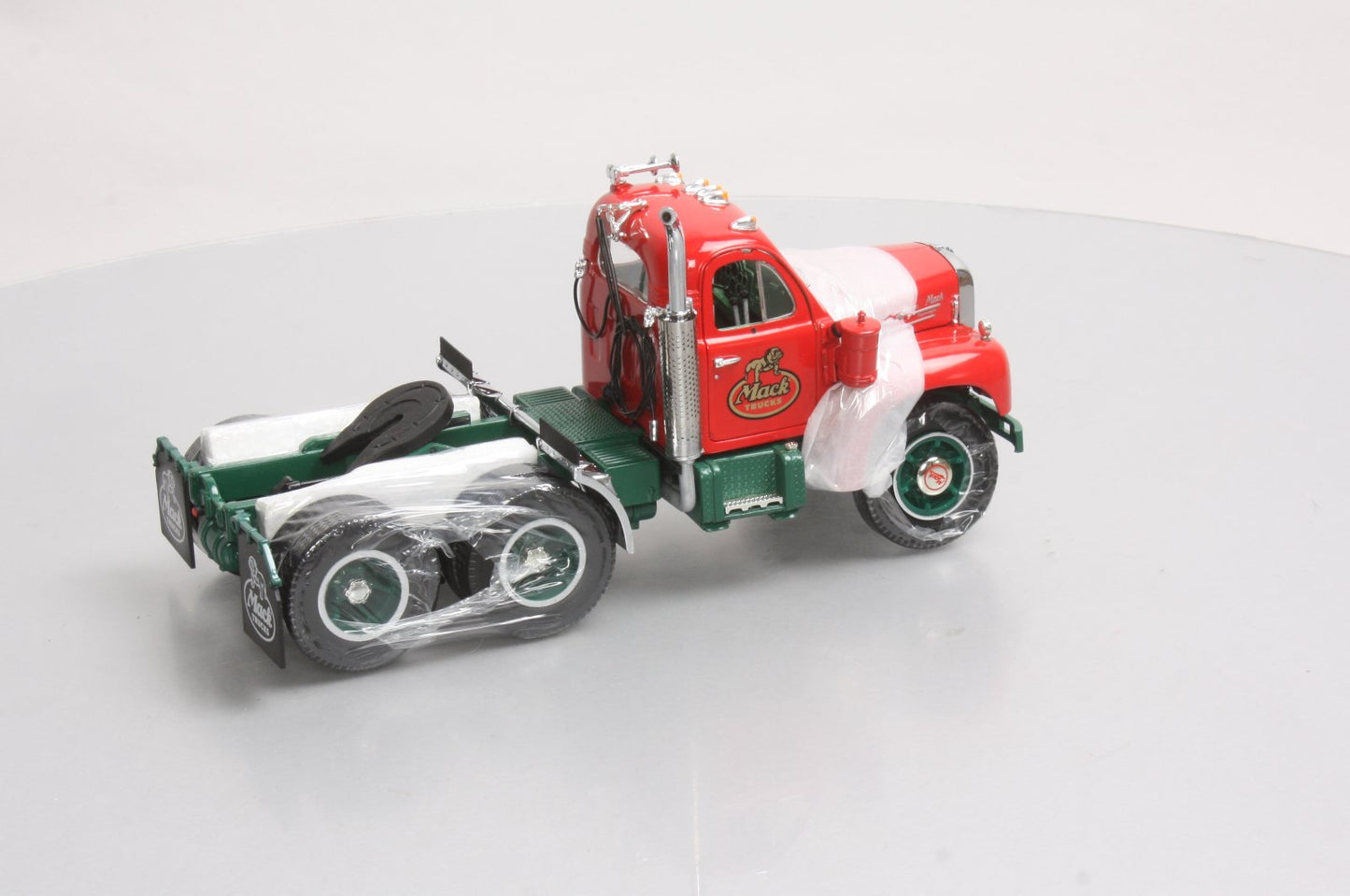 First Gear 40-0001 1:25 1960 Mack Model B-61 Museum Edition Tractor LN/Box