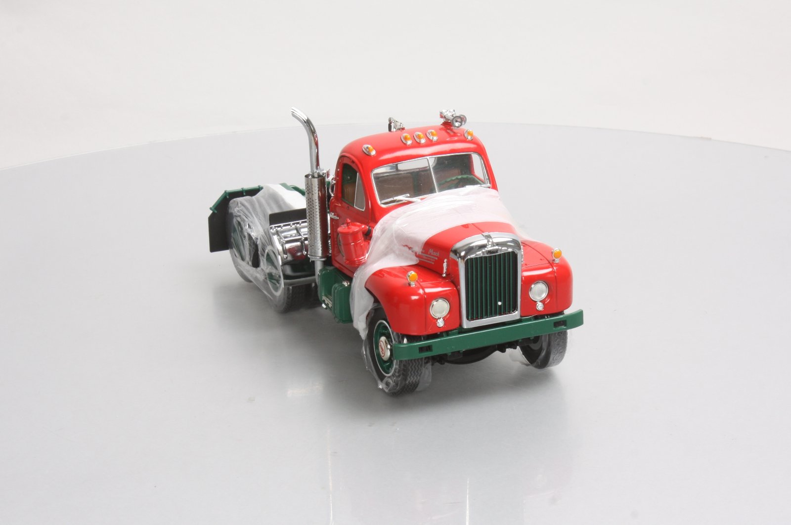 First Gear 40-0001 1:25 1960 Mack Model B-61 Museum Edition Tractor LN/Box