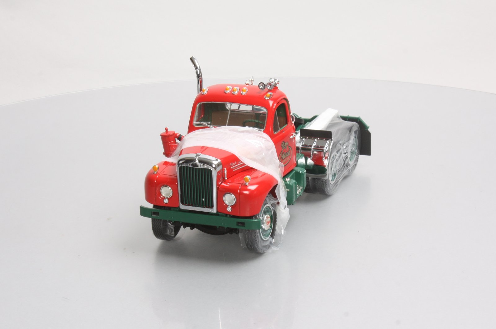 First Gear 40-0001 1:25 1960 Mack Model B-61 Museum Edition Tractor LN/Box