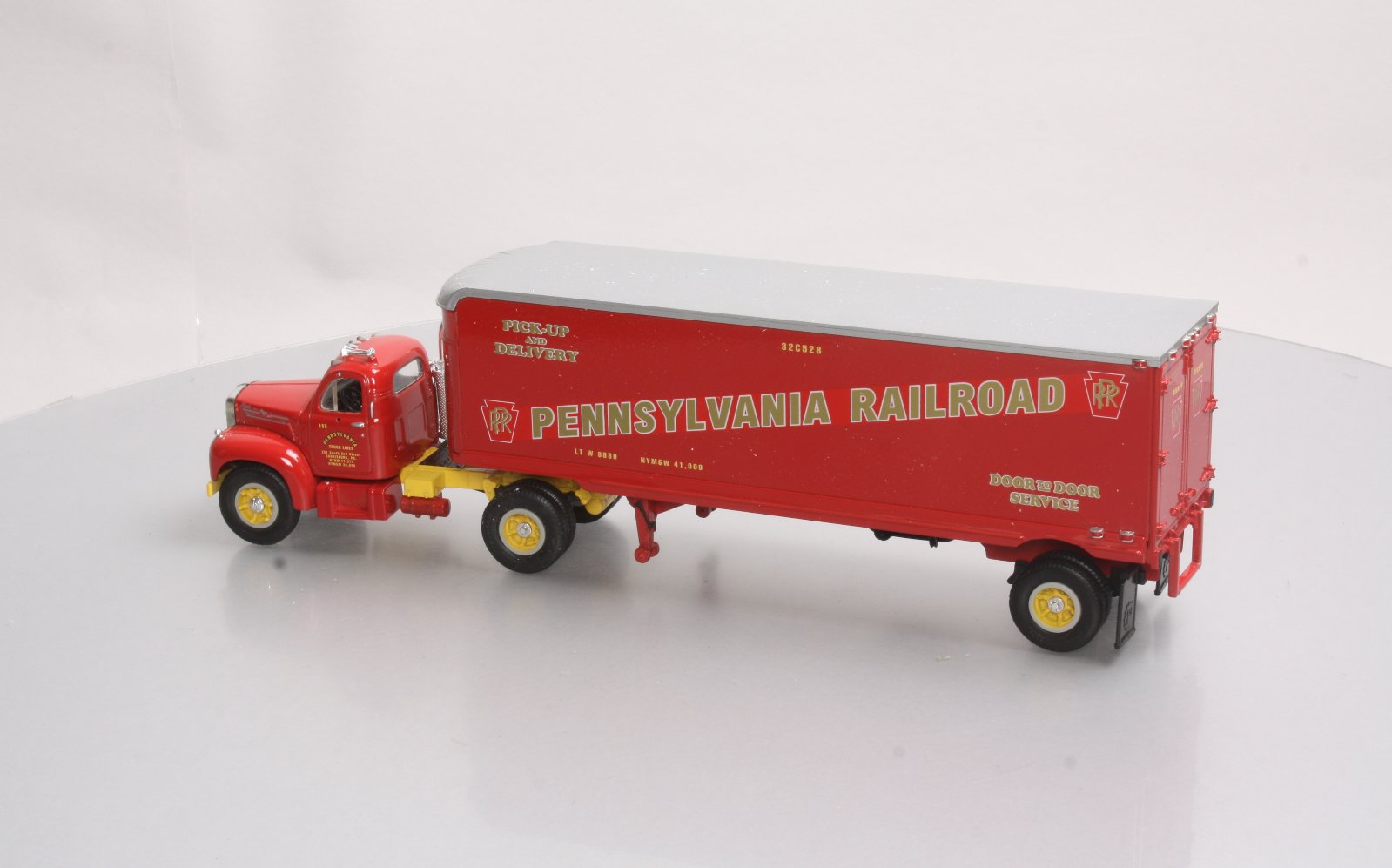 First Gear 19-1435 1:34 Diecast PRR 1960 Mack Model B-61 Tractor Trailer
