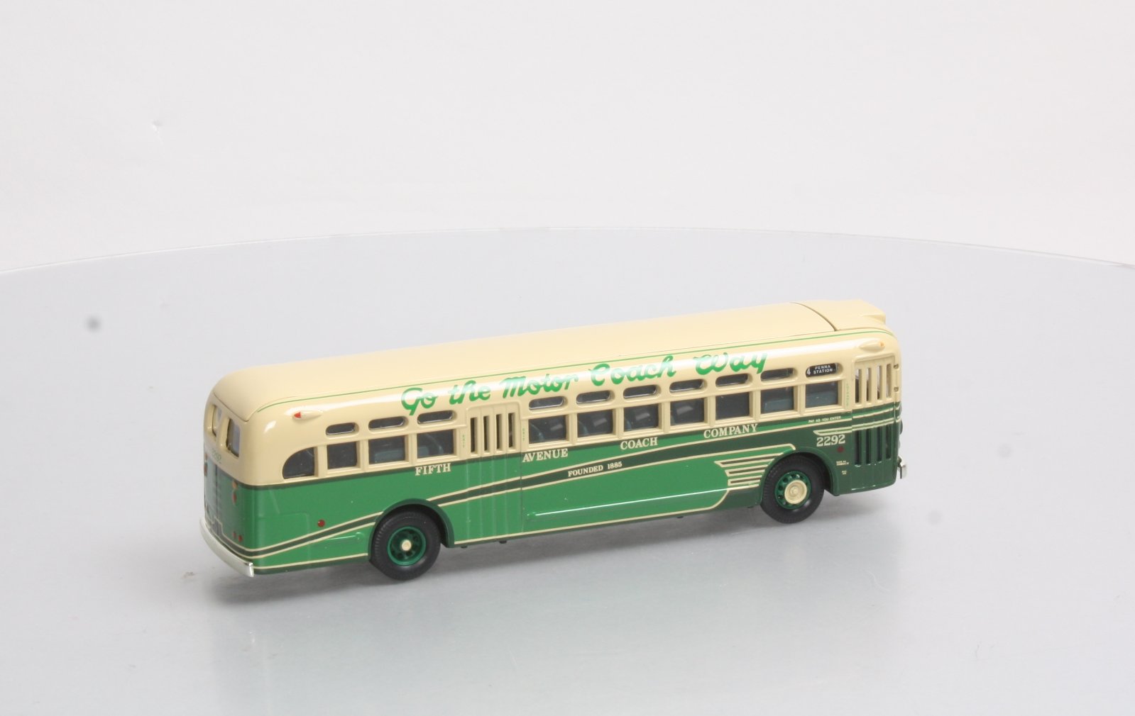 Corgi 98604 1:50 Fifth Avenue Coach Co. GM 4507 Bus # 2292