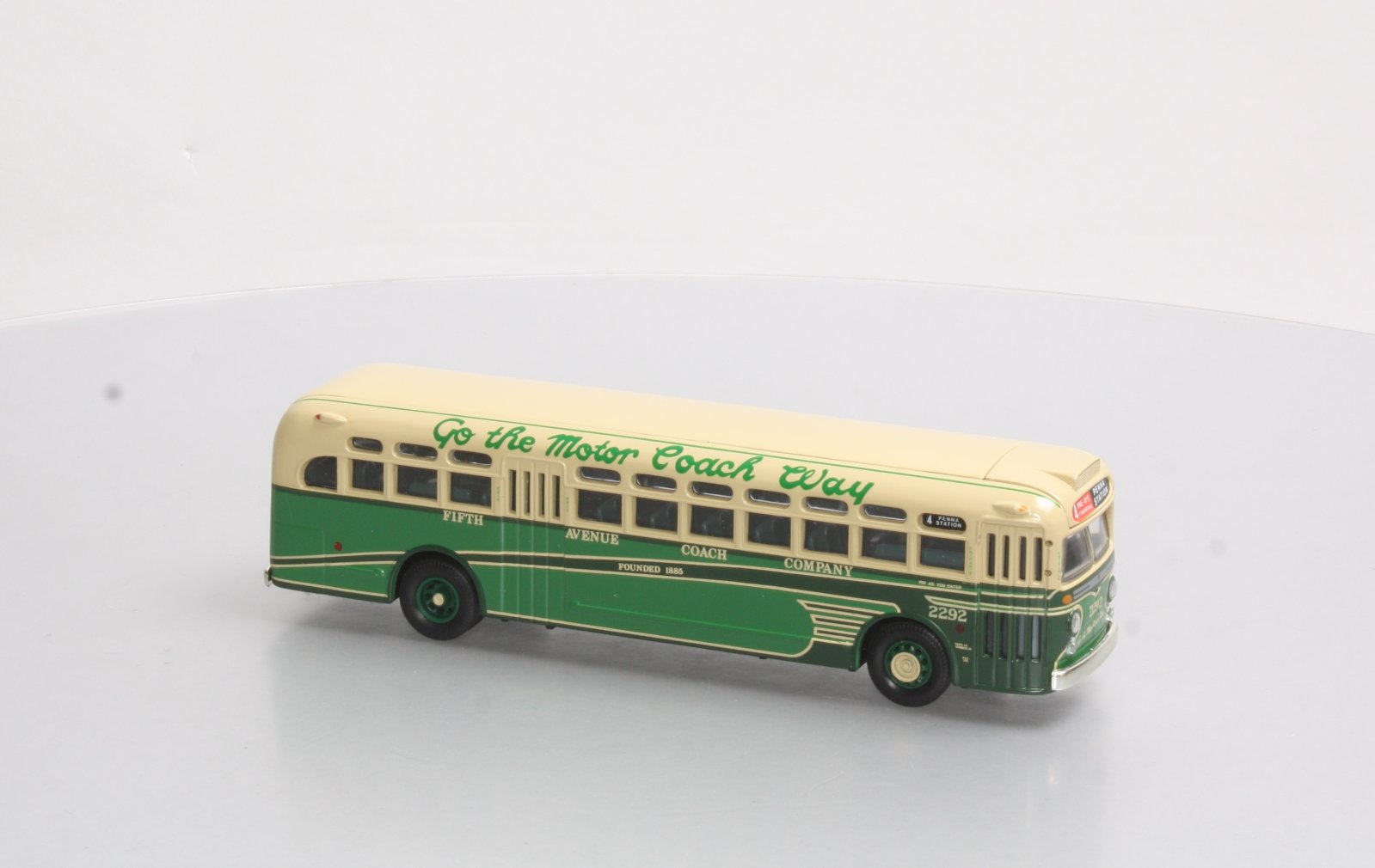 Corgi 98604 1:50 Fifth Avenue Coach Co. GM 4507 Bus # 2292