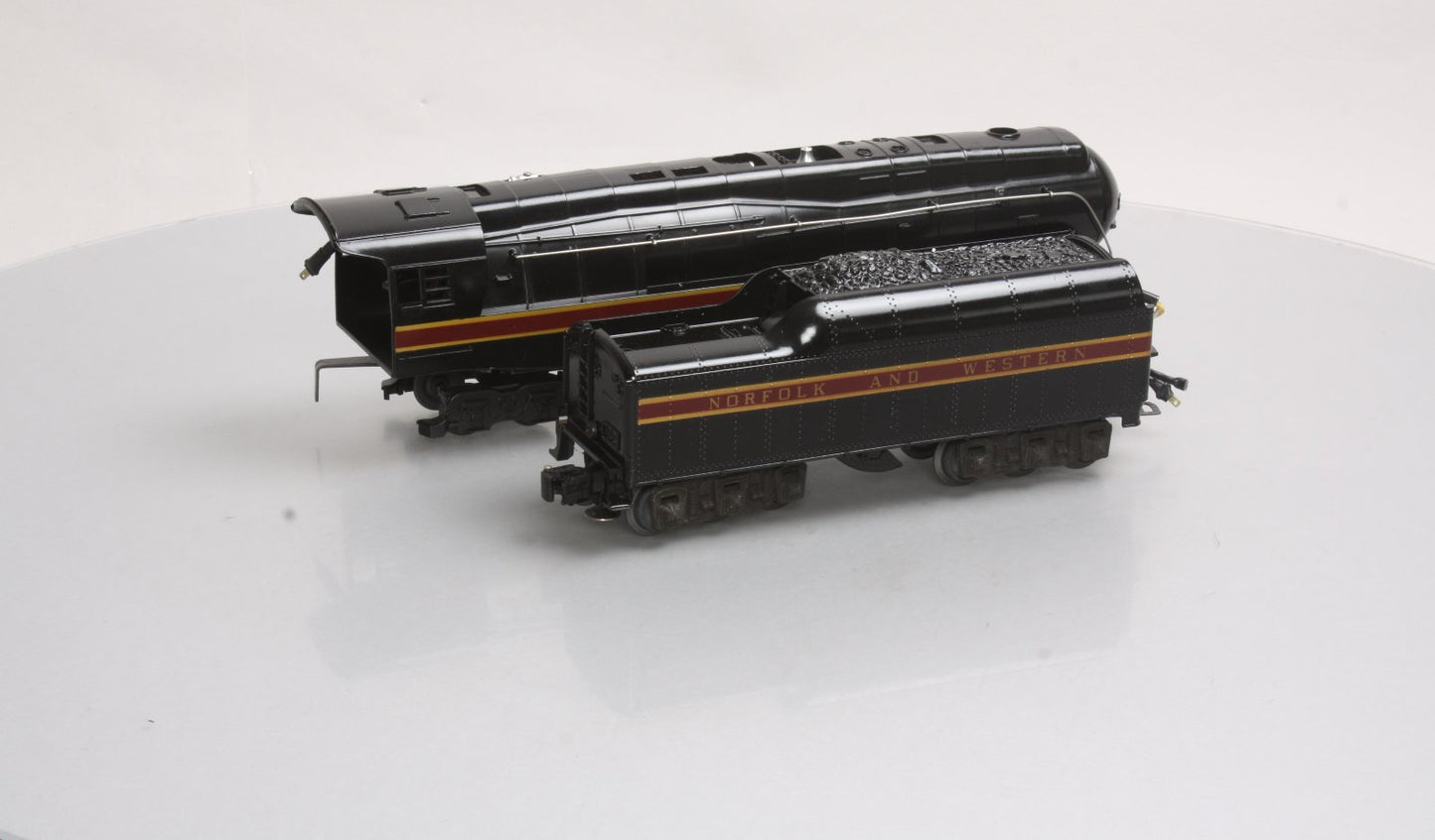 Lionel 6-8100 O Gauge Norfolk & Western 4-8-4 Steam Locomotive & Tender #611 EX/Box