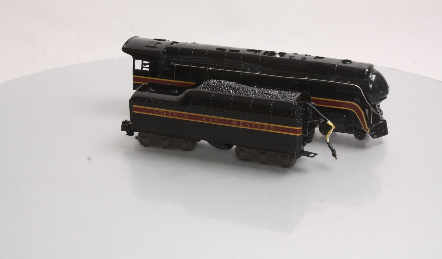 Lionel 6-8100 O Gauge Norfolk & Western 4-8-4 Steam Locomotive & Tender #611 EX/Box