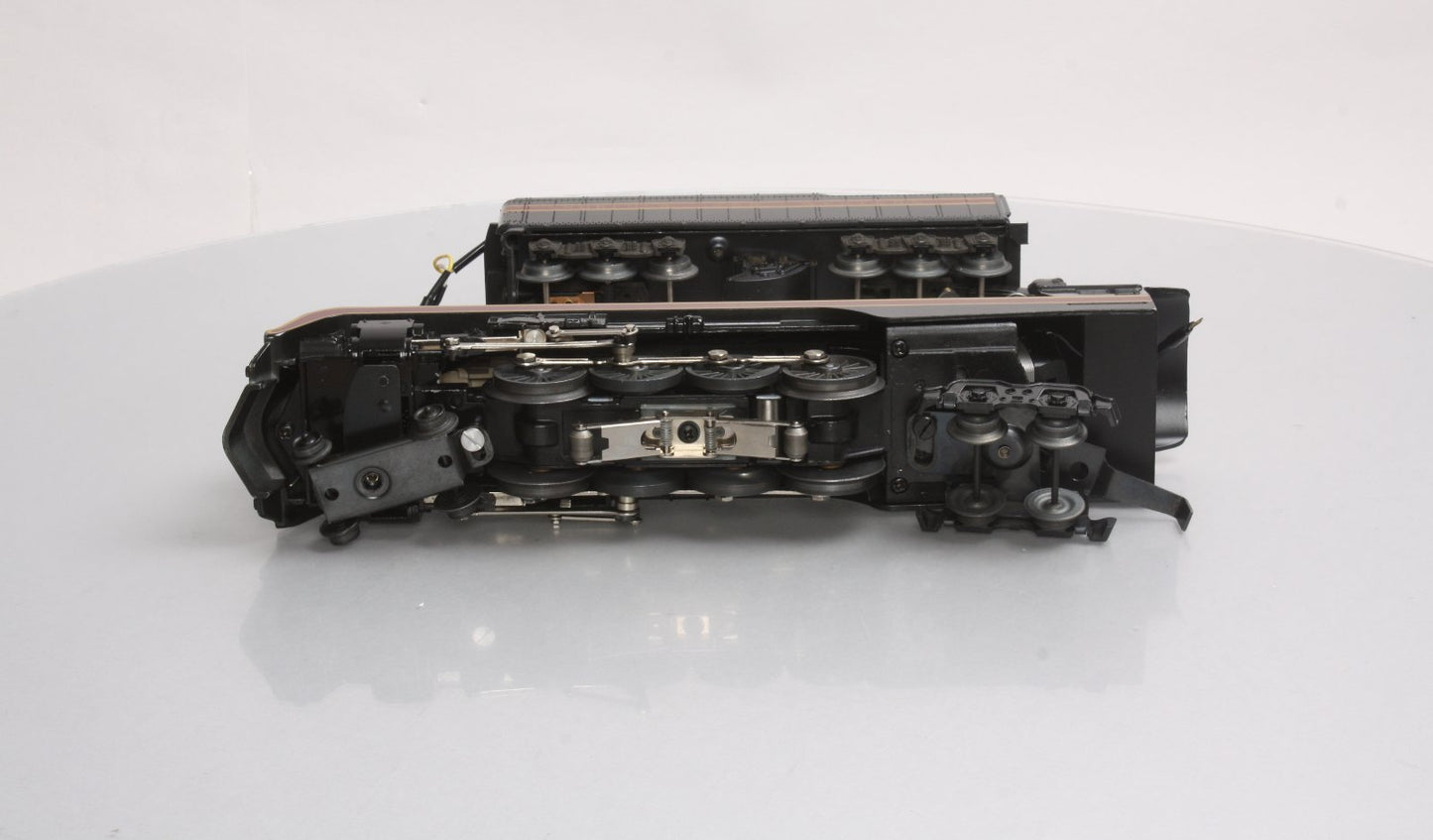 Lionel 6-8100 O Gauge Norfolk & Western 4-8-4 Steam Locomotive & Tender #611 EX/Box