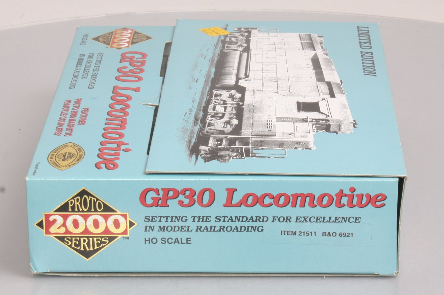 Proto 2000 21511 HO Baltimore & Ohio GP-30 Diesel Locomotive #6921