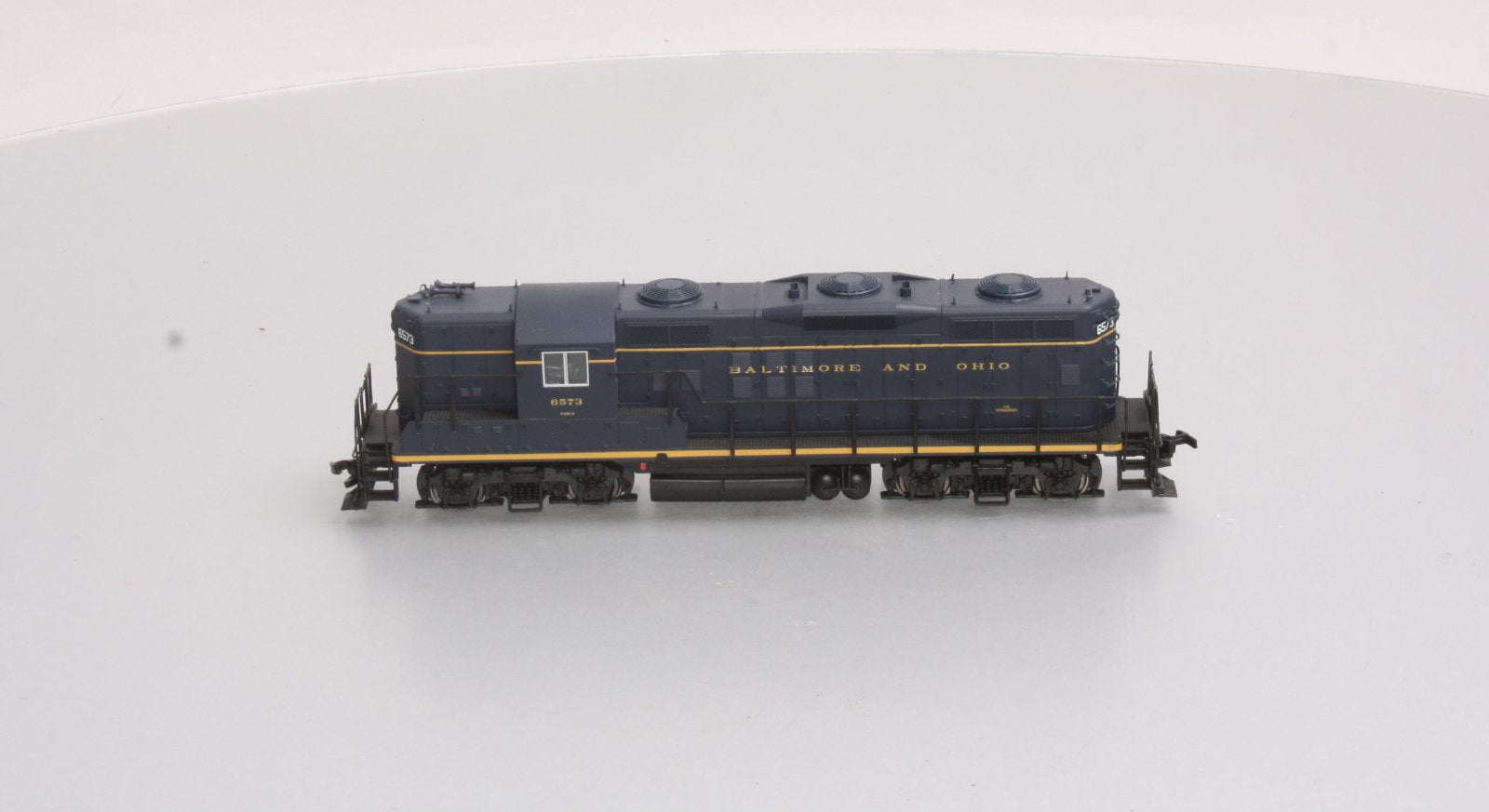 Proto 2000 21692 HO Scale Baltimore & Ohio Phase III GP9 Diesel Locomotive #6573