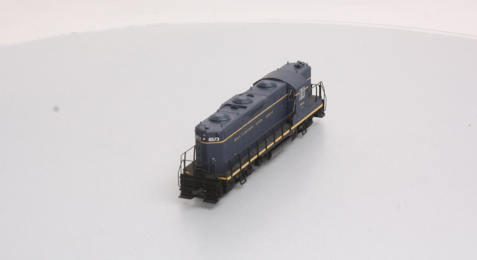 Proto 2000 21692 HO Scale Baltimore & Ohio Phase III GP9 Diesel Locomotive #6573