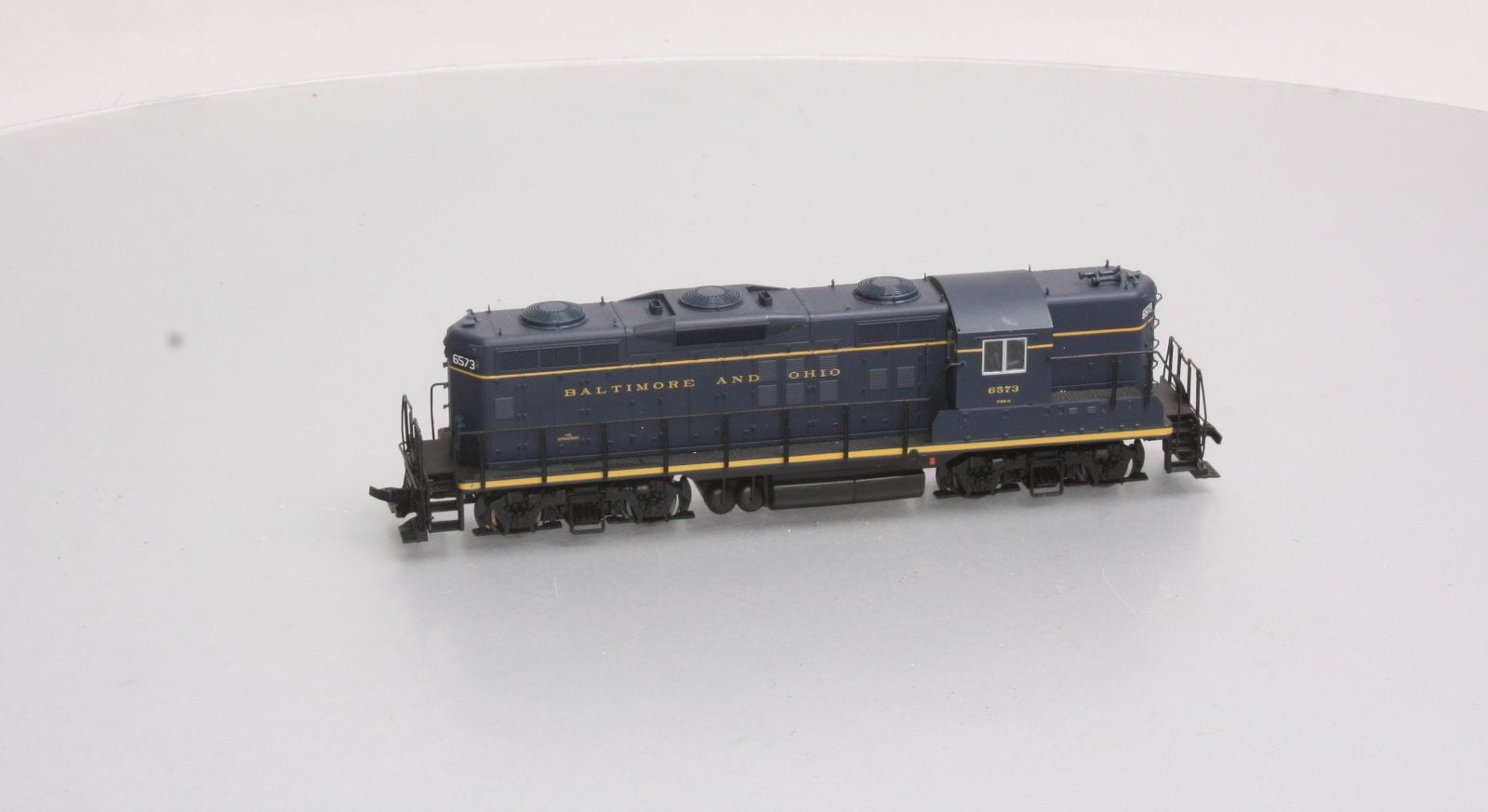 Proto 2000 21692 HO Scale Baltimore & Ohio Phase III GP9 Diesel Locomotive #6573