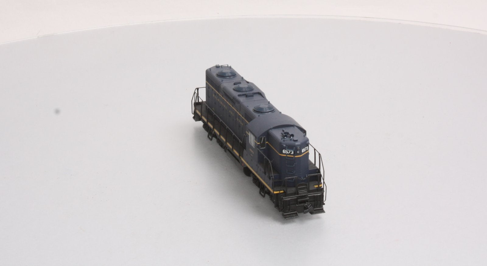 Proto 2000 21692 HO Scale Baltimore & Ohio Phase III GP9 Diesel Locomotive #6573