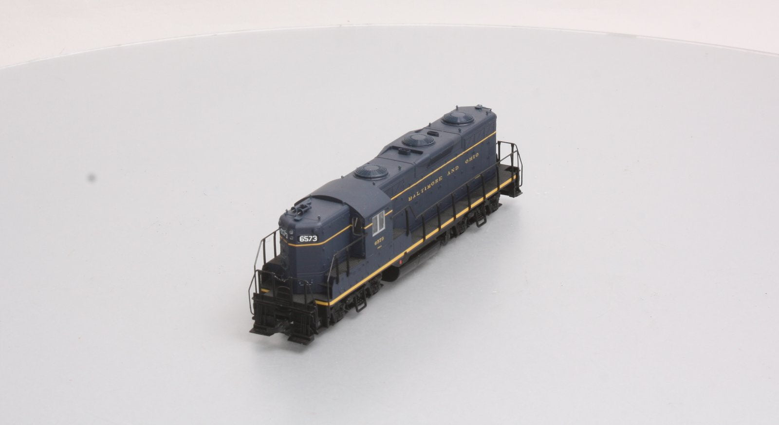 Proto 2000 21692 HO Scale Baltimore & Ohio Phase III GP9 Diesel Locomotive #6573