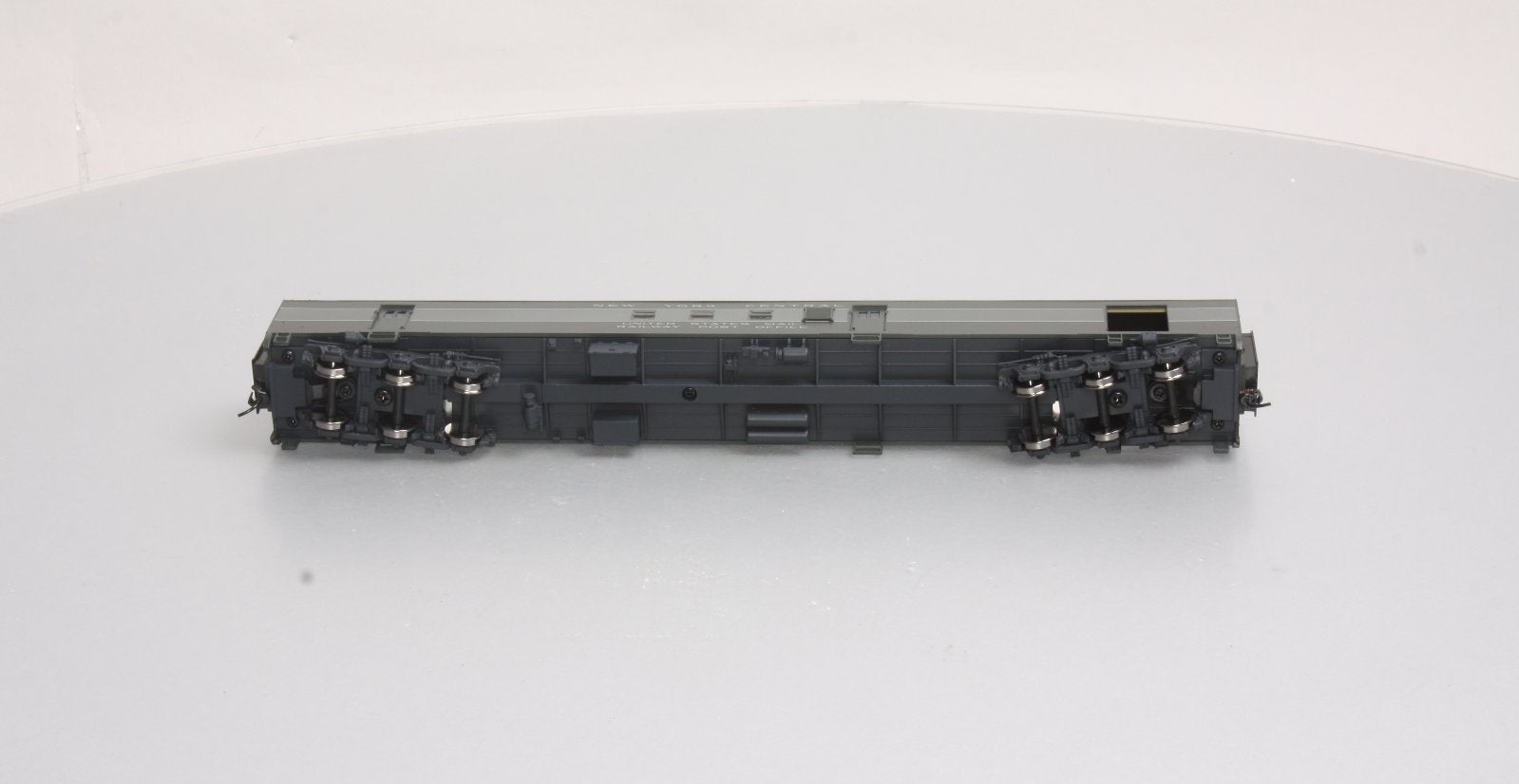 Walthers 932-9317 HO Scale NYC 20th Century Limited Baggage Mail Car LN/Box