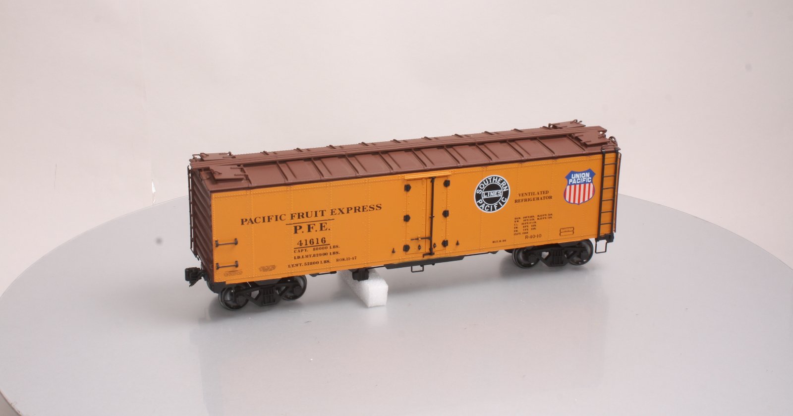 AMS AM32-503 G Scale Narrow Gauge PFE Double Herald Refrigerator Car #41616 EX/Box
