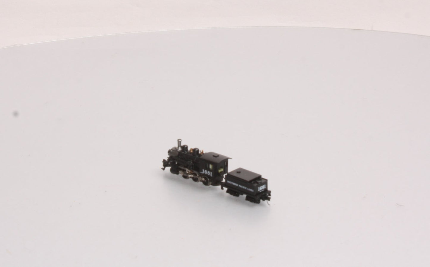 MicroTrains 16002 Z Scale Southern Pacific Steam Locomotive & Tender #1681