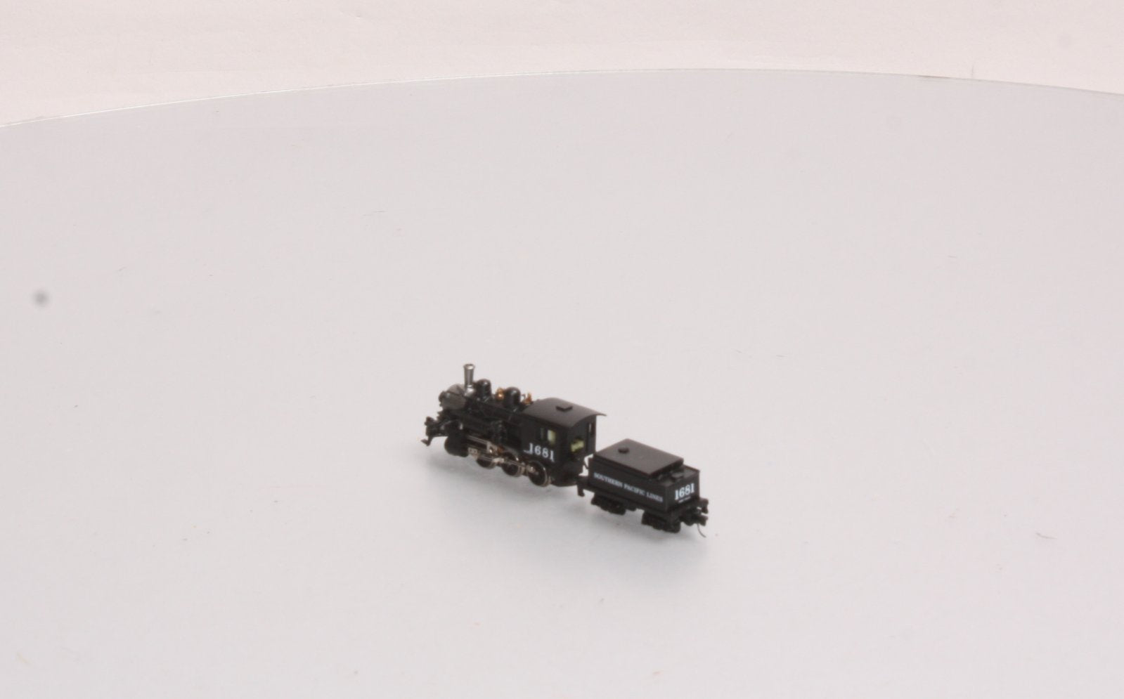 MicroTrains 16002 Z Scale Southern Pacific Steam Locomotive & Tender #1681