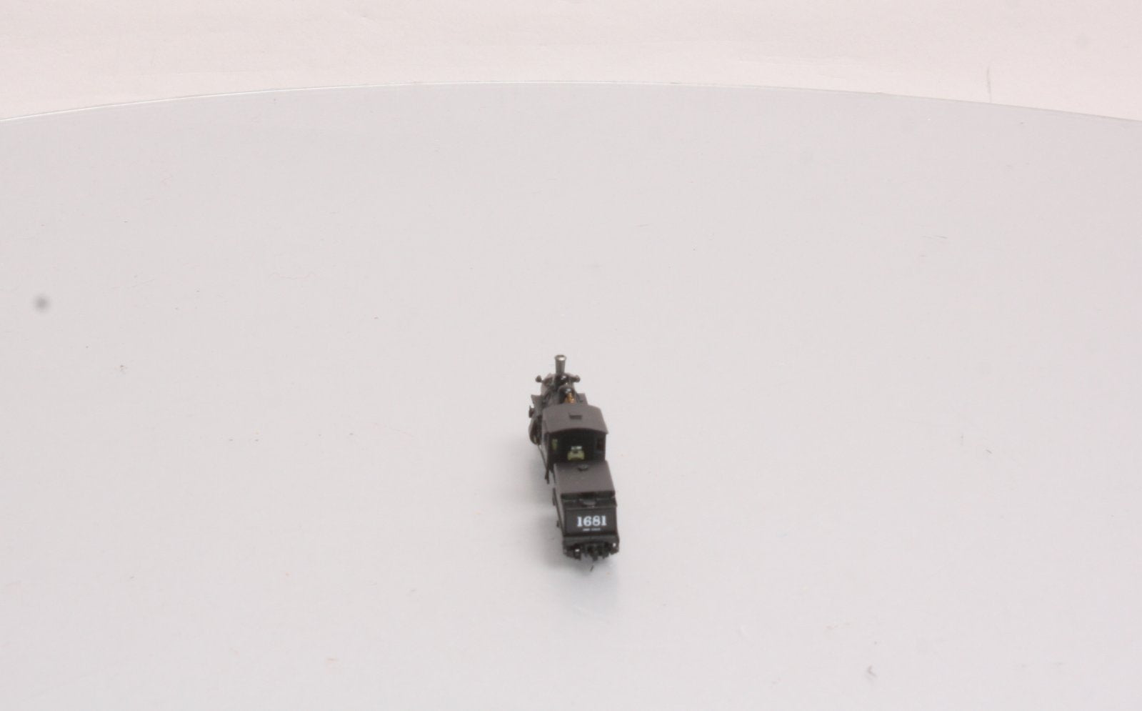 MicroTrains 16002 Z Scale Southern Pacific Steam Locomotive & Tender #1681