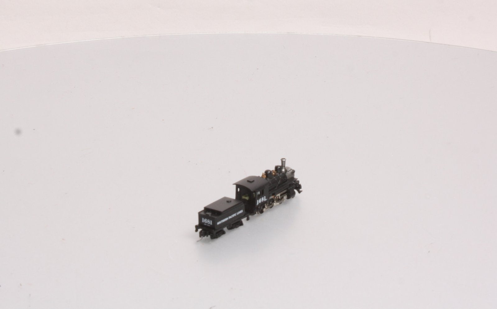 MicroTrains 16002 Z Scale Southern Pacific Steam Locomotive & Tender #1681