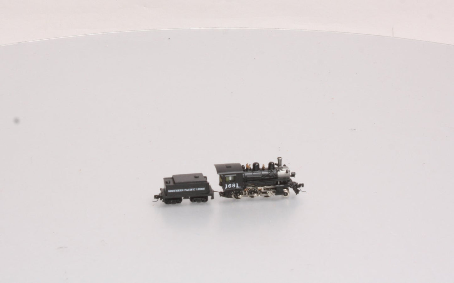 MicroTrains 16002 Z Scale Southern Pacific Steam Locomotive & Tender #1681