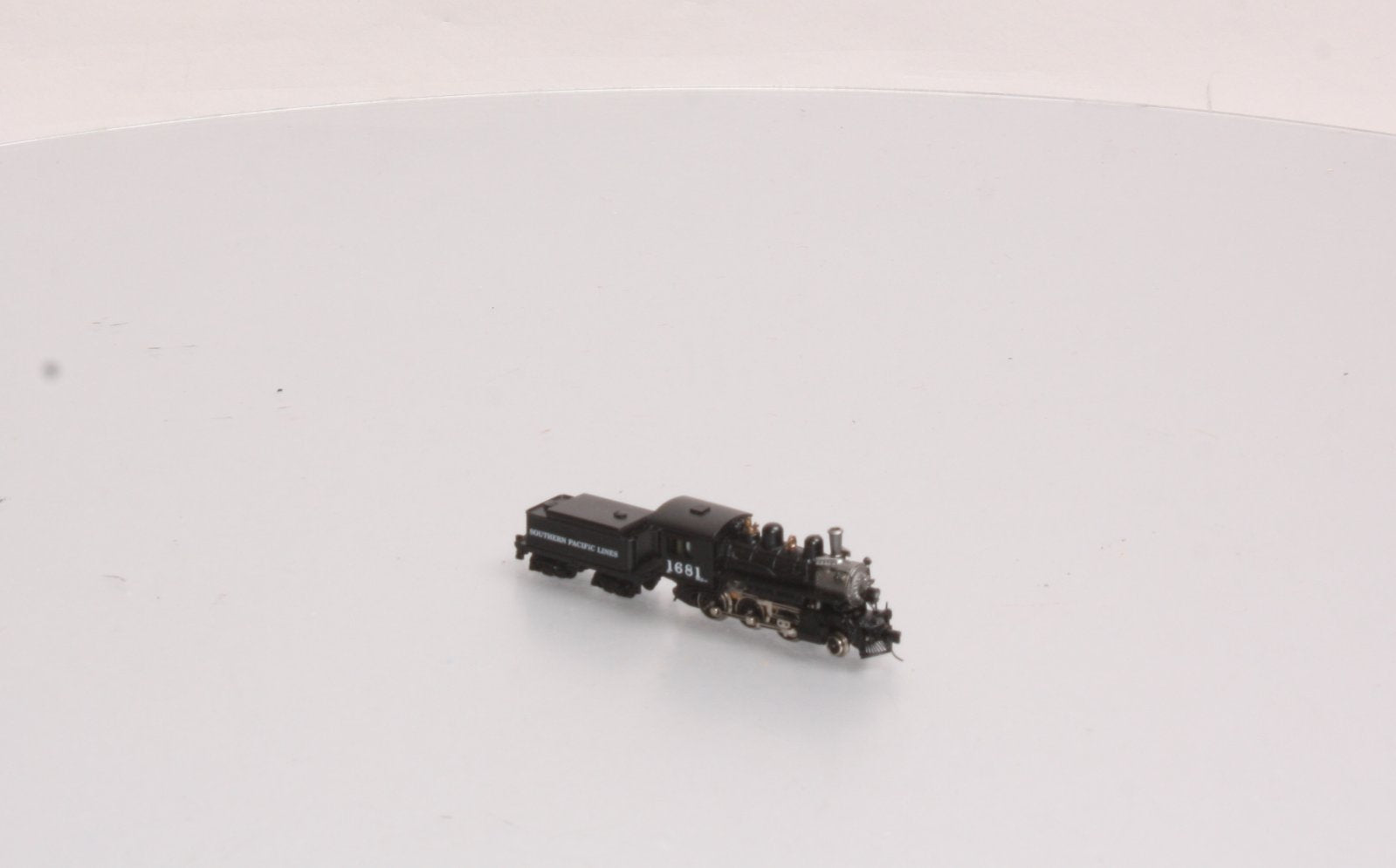 MicroTrains 16002 Z Scale Southern Pacific Steam Locomotive & Tender #1681