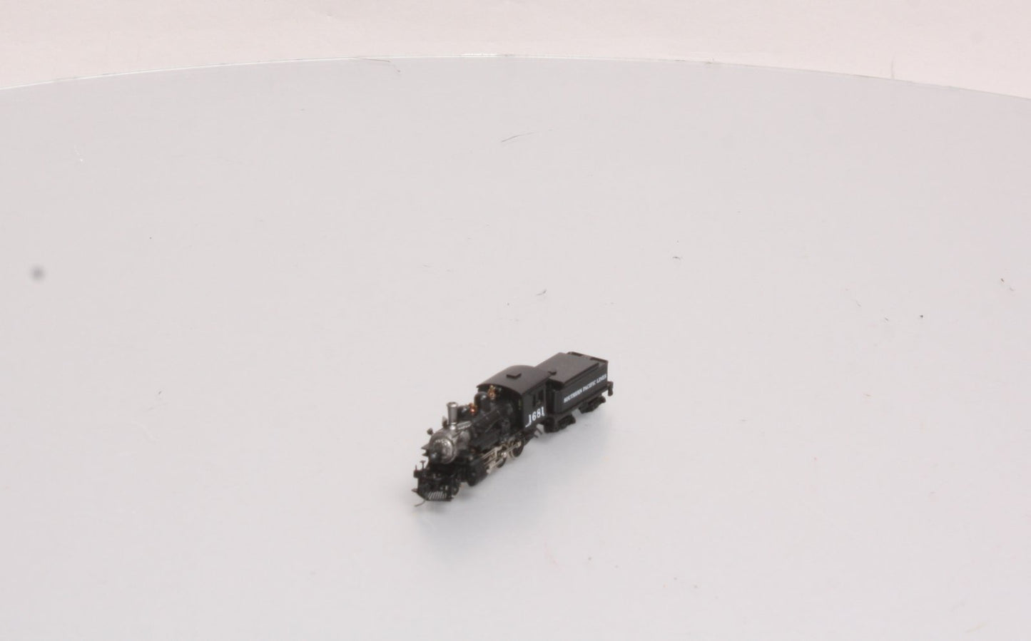 MicroTrains 16002 Z Scale Southern Pacific Steam Locomotive & Tender #1681