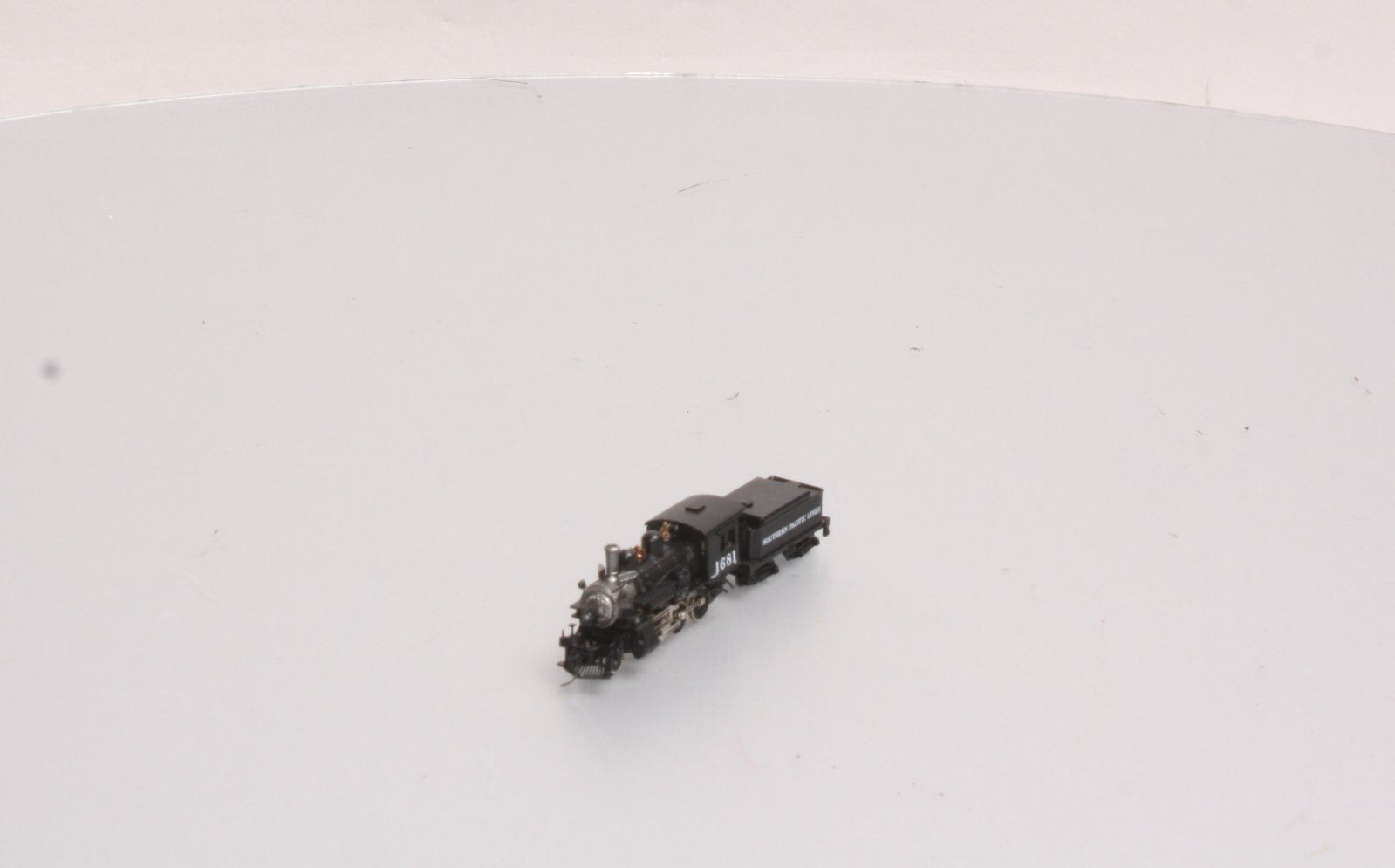 MicroTrains 16002 Z Scale Southern Pacific Steam Locomotive & Tender #1681