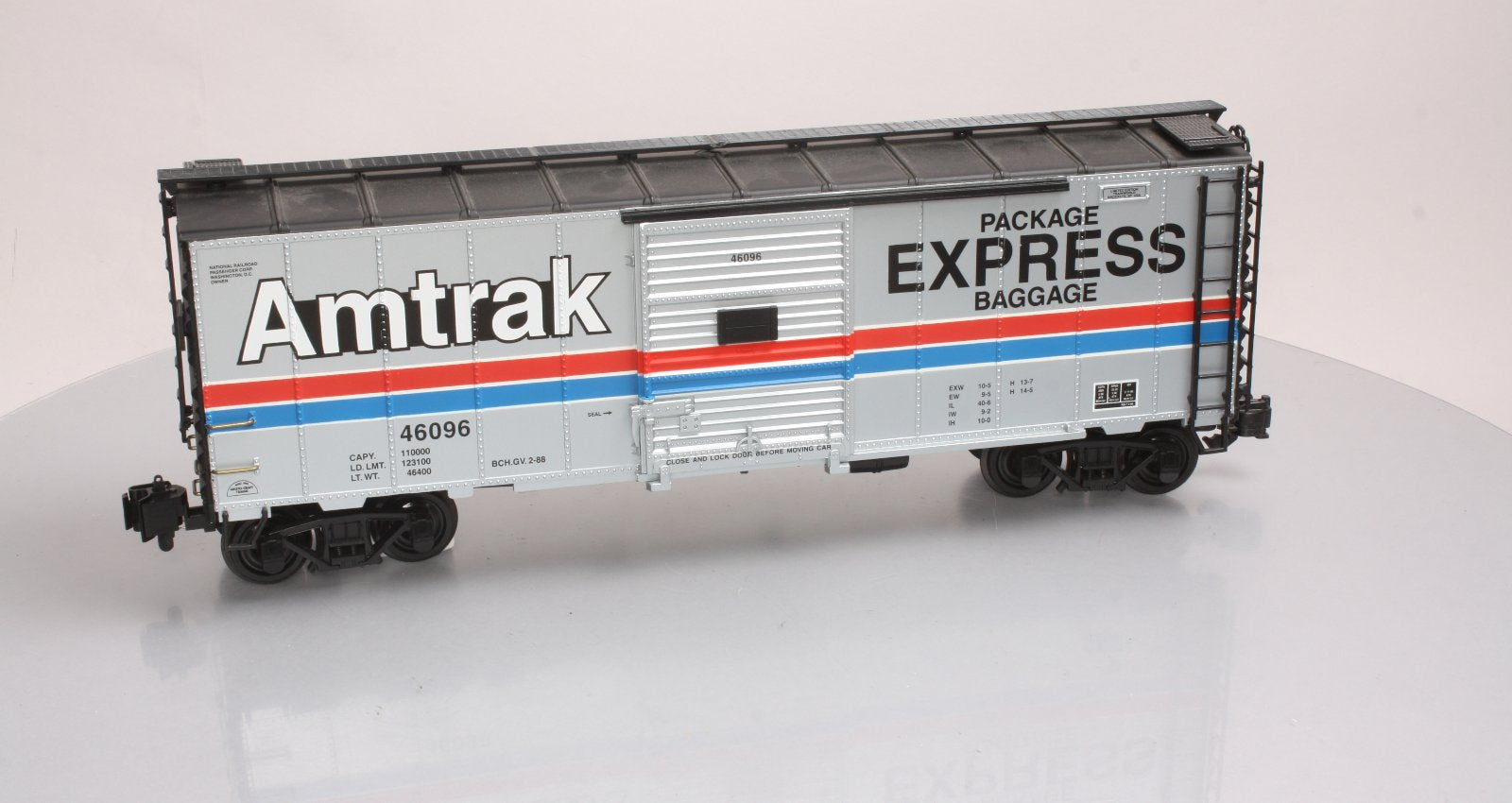 Aristo-Craft 46096 G Scale Amtrak Package & Express Steel Boxcar - Metal Wheels LN/Box