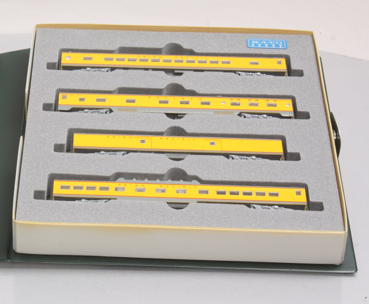 Kato 106-024 N Scale Union Pacific Smooth-Side 4-Car Passenger Set LN/Box