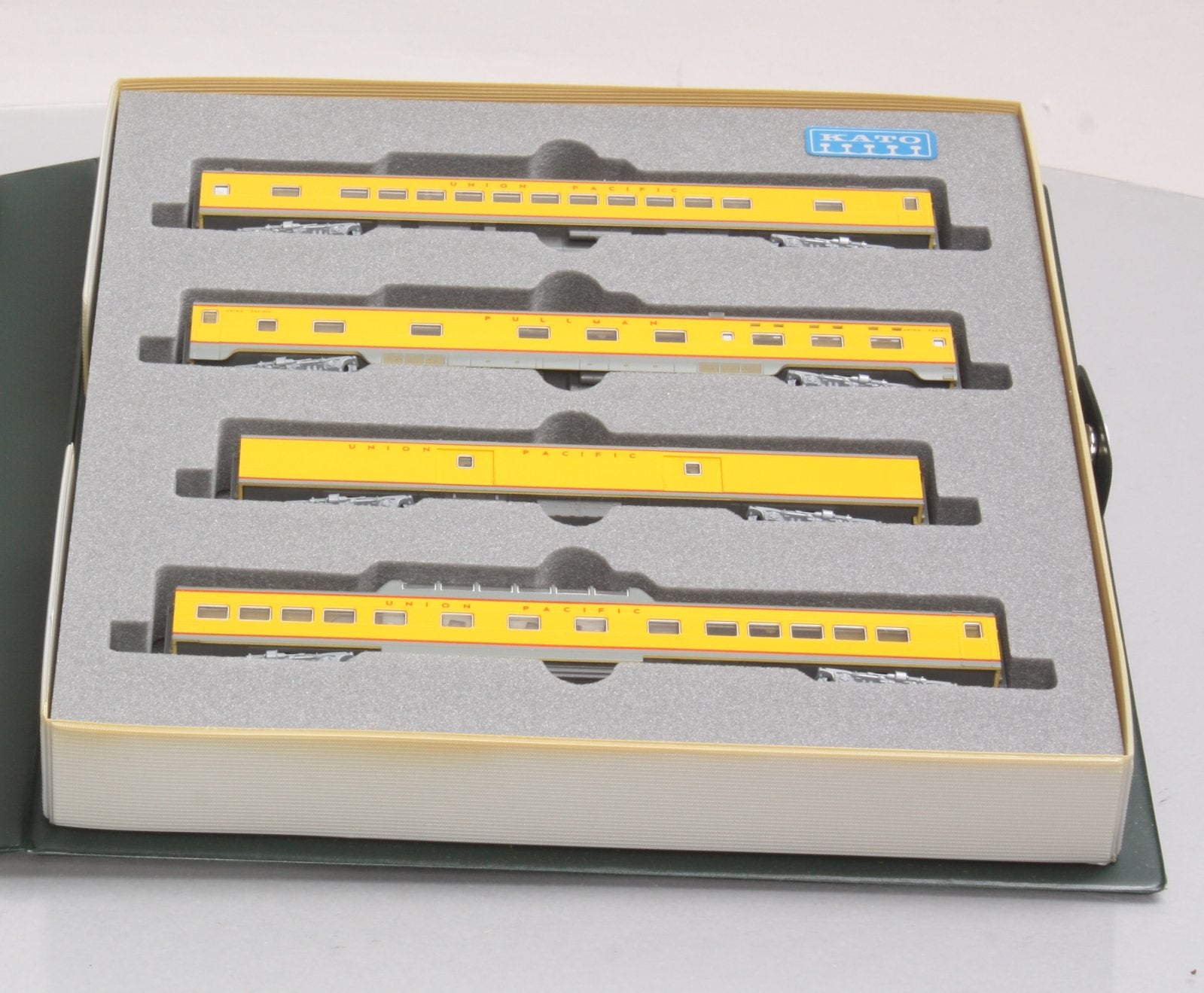 Kato 106-024 N Scale Union Pacific Smooth-Side 4-Car Passenger Set LN/Box