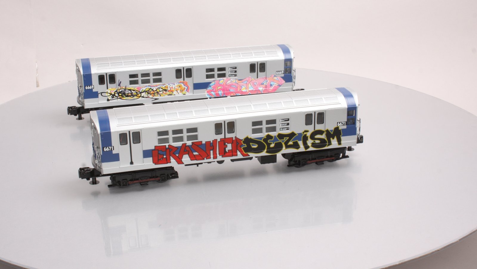 MTH 30-2391-3 O MTA - Graffiti R-17 Subway Add-On Non Powered Set (Set of 2) LN/Box