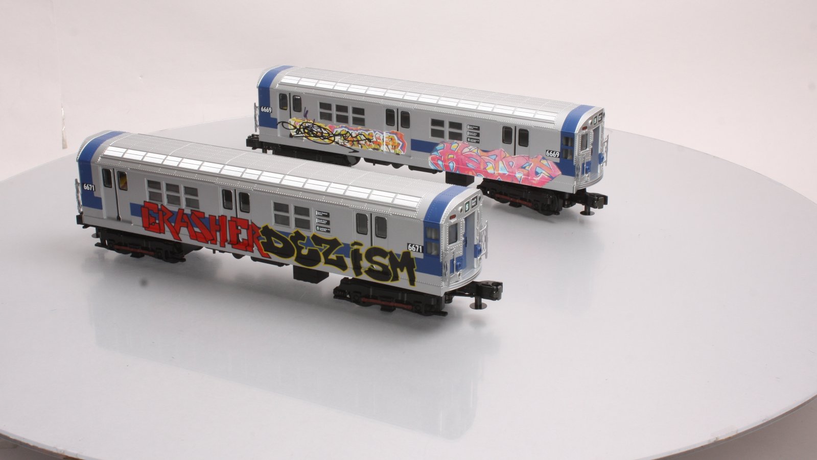MTH 30-2391-3 O MTA - Graffiti R-17 Subway Add-On Non Powered Set (Set of 2) LN/Box